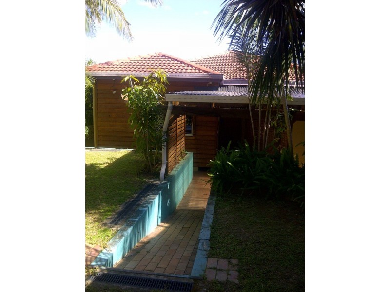 1/16 Caroline Avenue, Southport QLD 4215