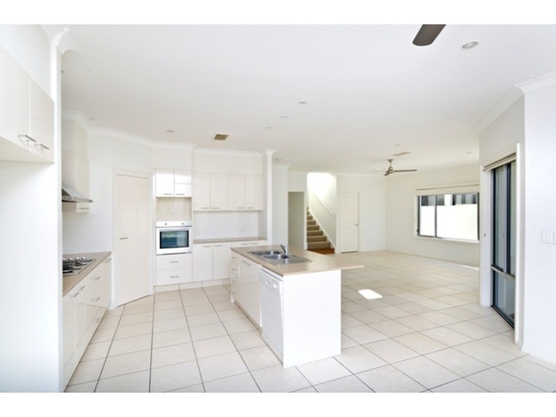 7 Zane Street, Molendinar QLD 4214