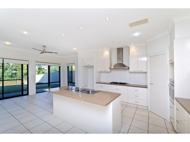 9 Zane Street, Molendinar QLD 4214