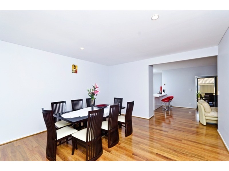 8 Stringybark Drive, Molendinar QLD 4214