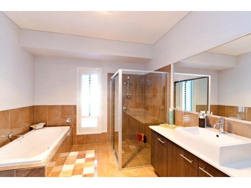 8 Stringybark Drive, Molendinar QLD 4214