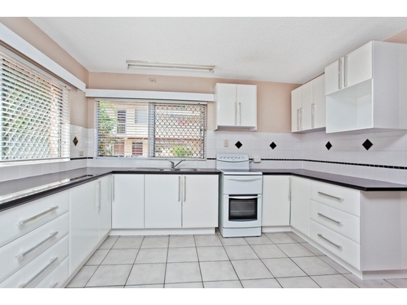 4/161 Muir Street, Labrador QLD 4215