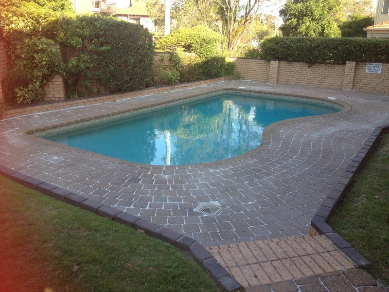 6 Lenneberg  Street, Southport QLD 4215