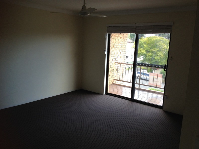 6 Lenneberg  Street, Southport QLD 4215