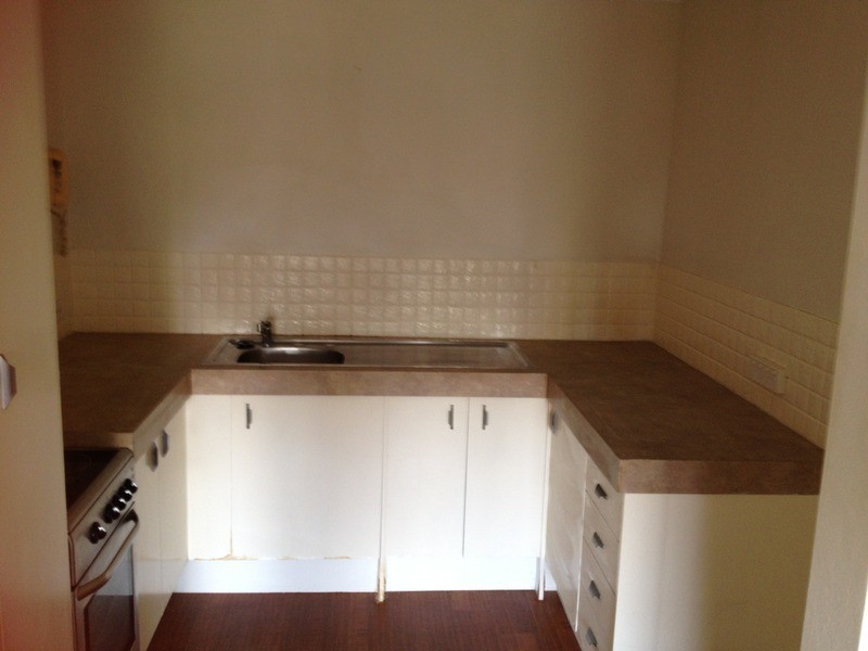 6 Lenneberg  Street, Southport QLD 4215