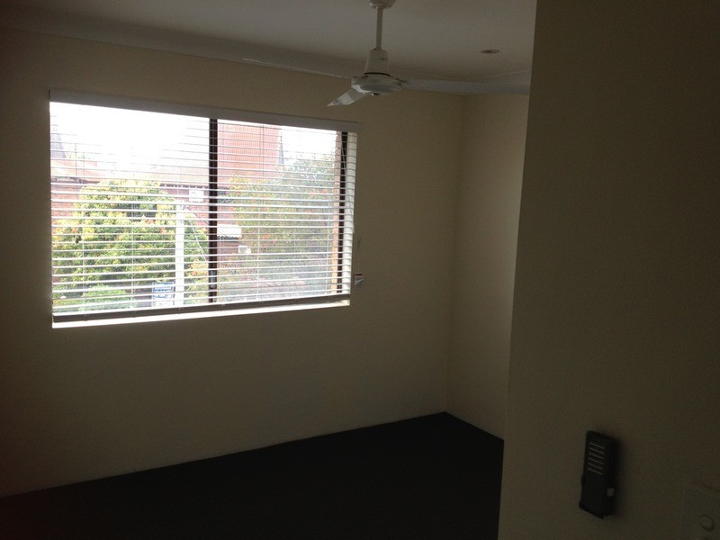 6 Lenneberg  Street, Southport QLD 4215