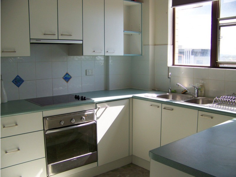 6/72 Hammond Towers Marine Parade, Southport QLD 4215