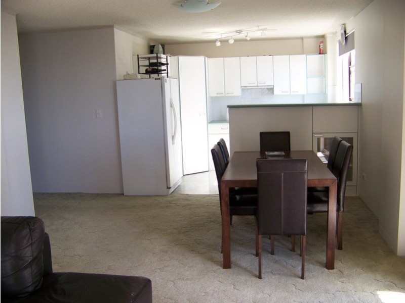 6/72 Hammond Towers Marine Parade, Southport QLD 4215