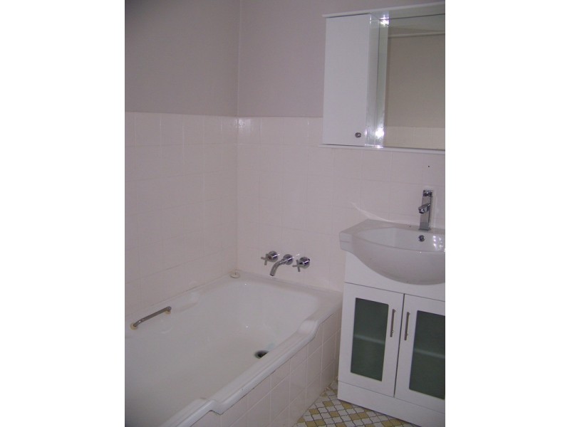 6/72 Hammond Towers Marine Parade, Southport QLD 4215