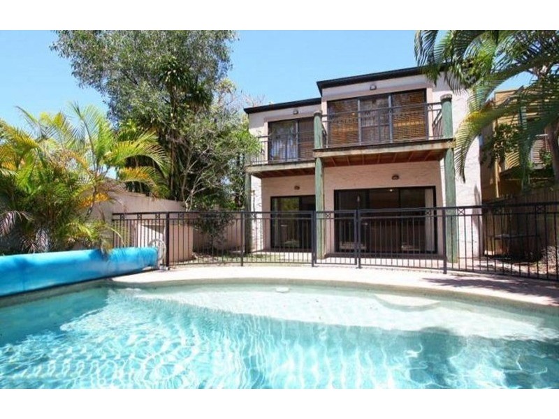 5 Yacht Street, Southport QLD 4215