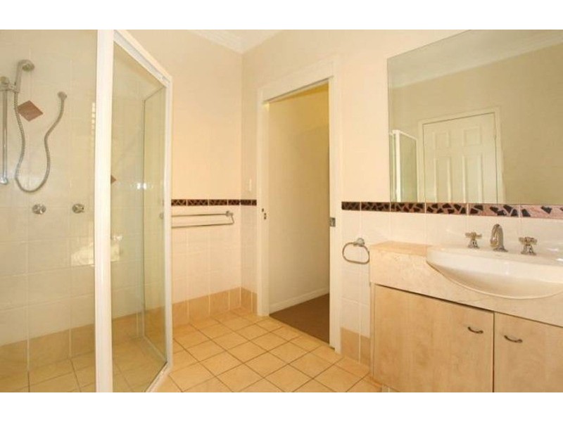 5 Yacht Street, Southport QLD 4215