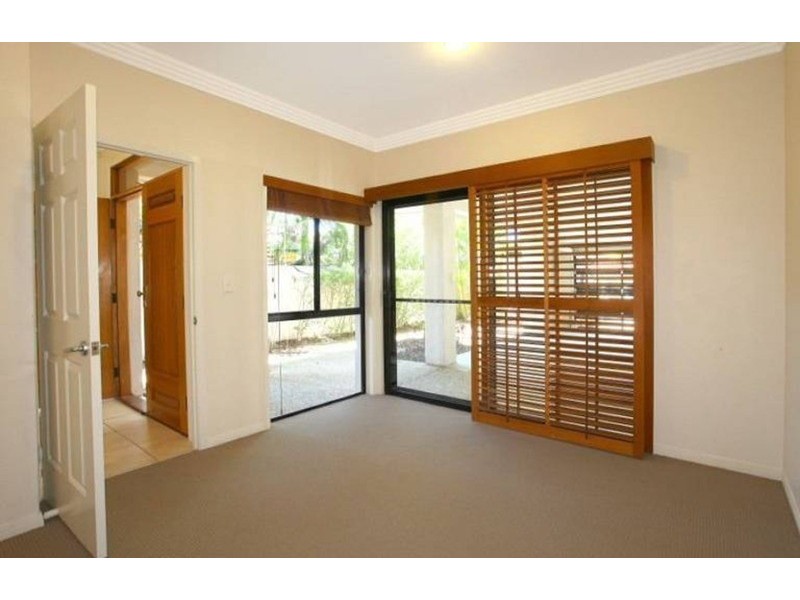 5 Yacht Street, Southport QLD 4215