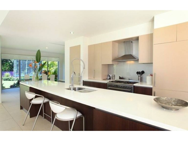 18 Yacht Street, Southport QLD 4215