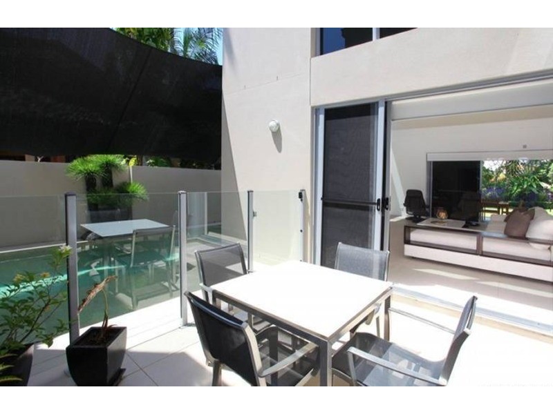 18 Yacht Street, Southport QLD 4215