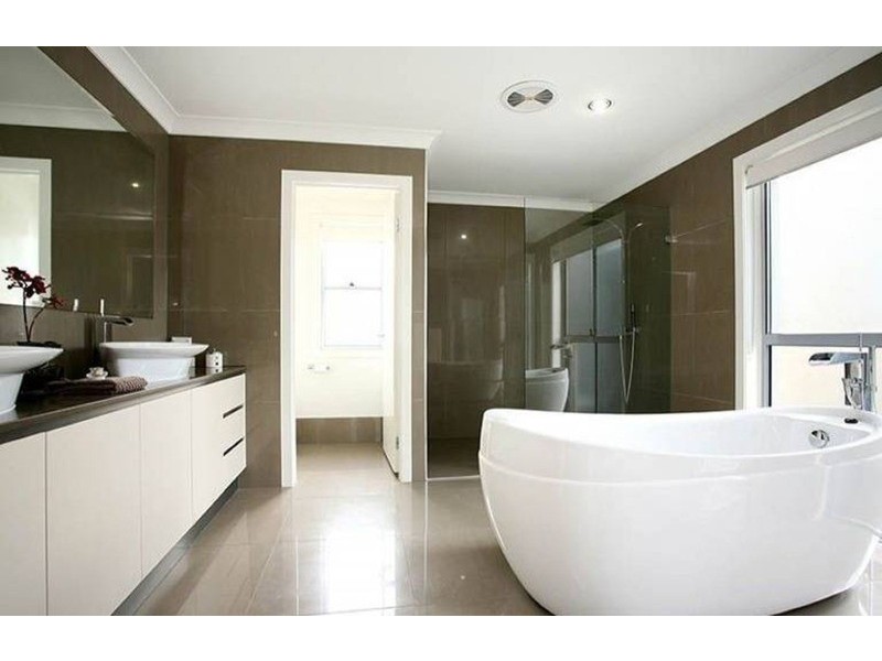 18 Yacht Street, Southport QLD 4215