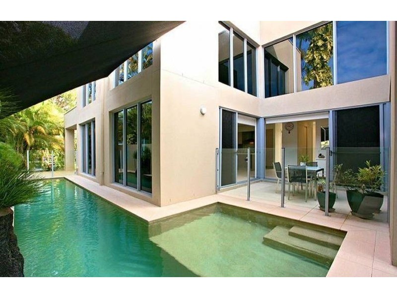 18 Yacht Street, Southport QLD 4215