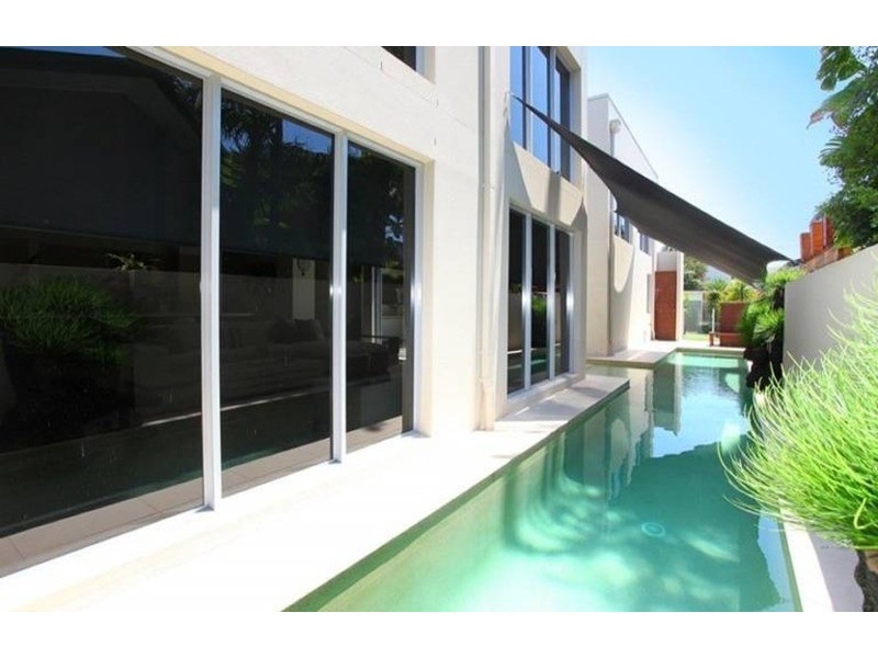 18 Yacht Street, Southport QLD 4215