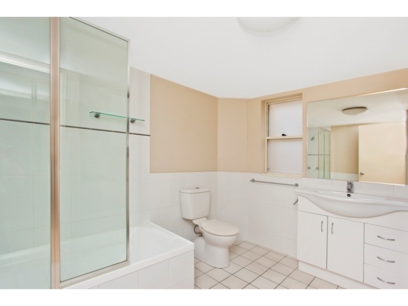 17/64 Queen Street, Southport QLD 4215