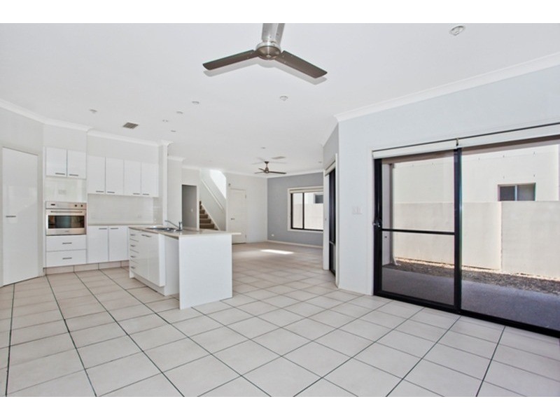 1 Zane Street, Molendinar QLD 4214