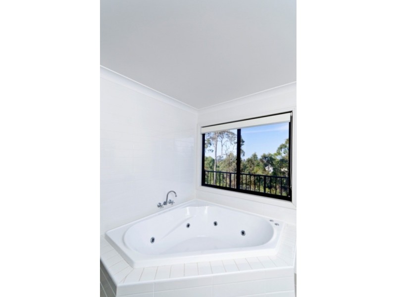 9 Zane Street, Molendinar QLD 4214