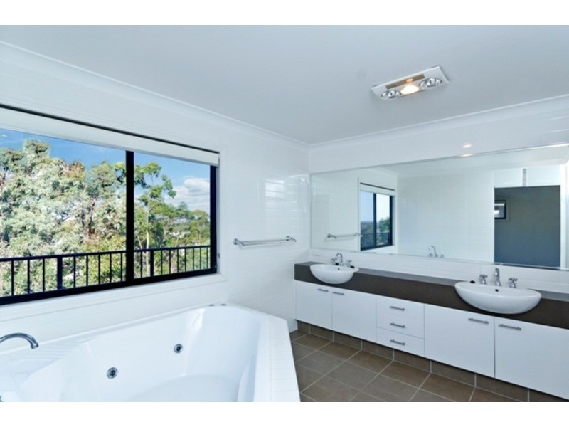 9 Zane Street, Molendinar QLD 4214