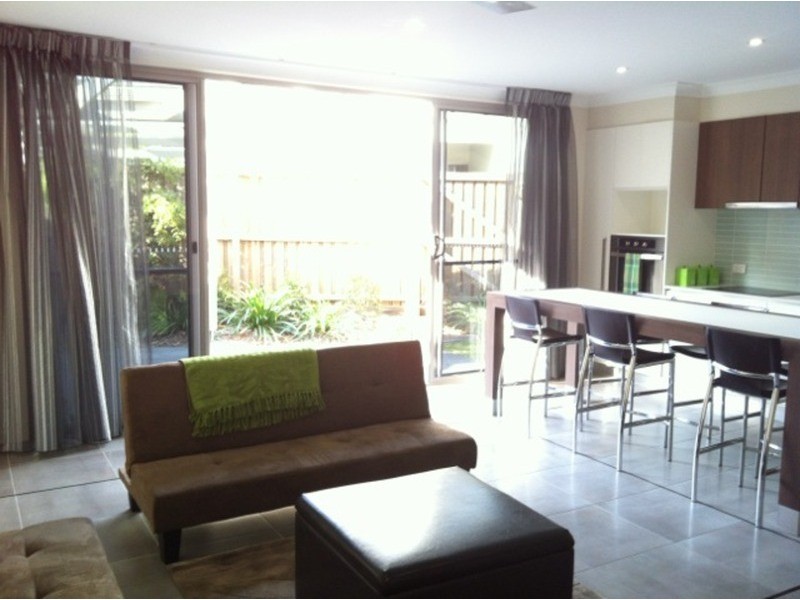 135 Falconer  Street, Southport QLD 4215