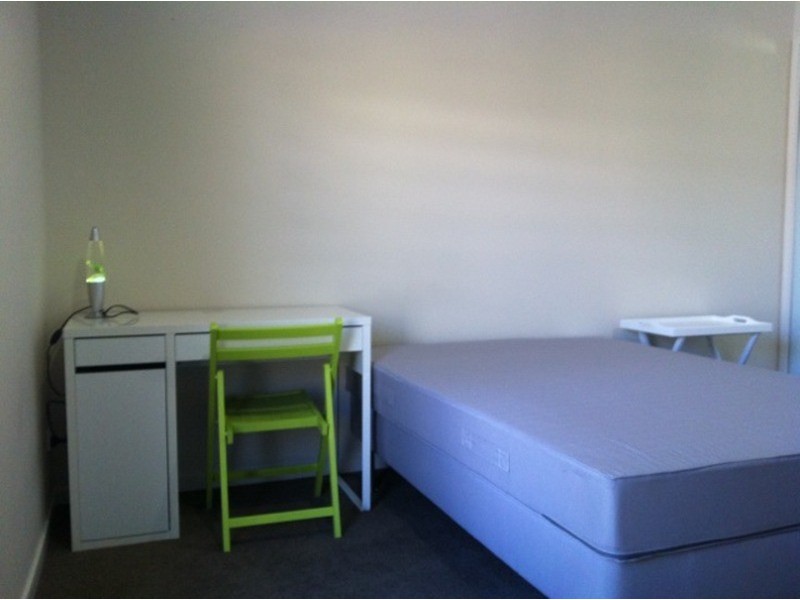 135 Falconer  Street, Southport QLD 4215