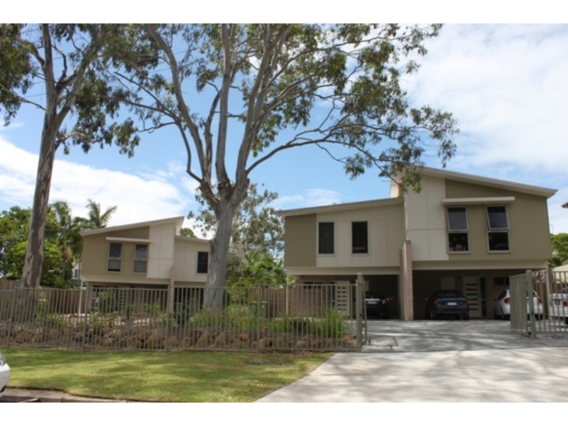 135 Falconer  Street, Southport QLD 4215