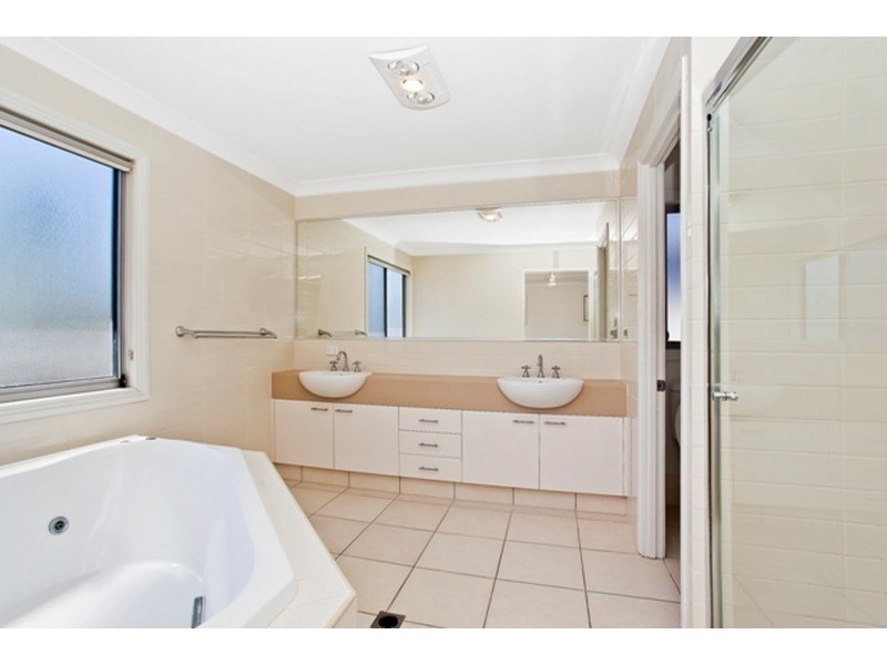 3 Zane Street, Molendinar QLD 4214