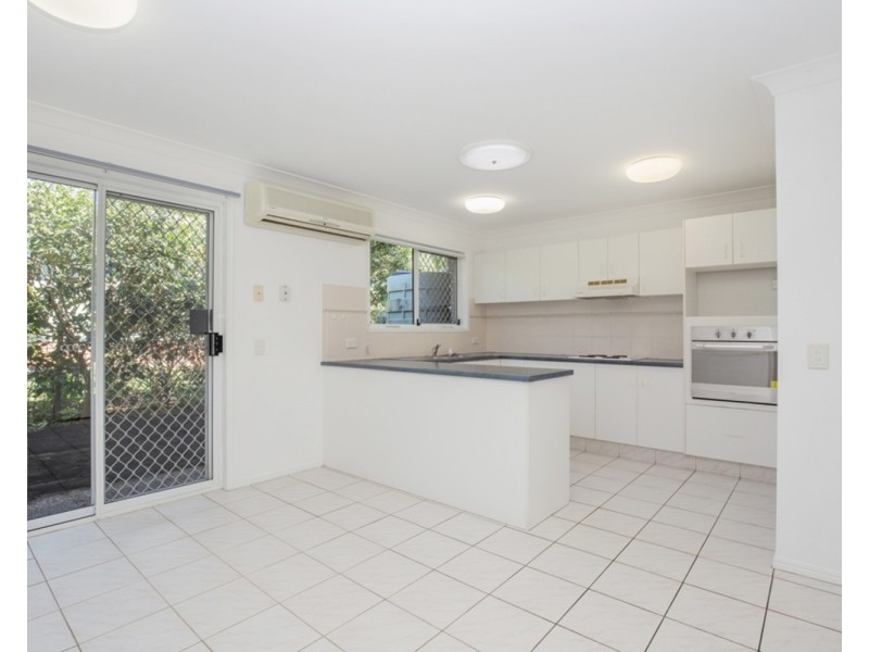 1/129 Eugaree Street, Southport QLD 4215
