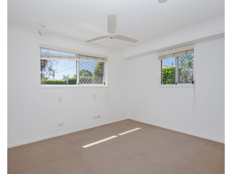 1/129 Eugaree Street, Southport QLD 4215