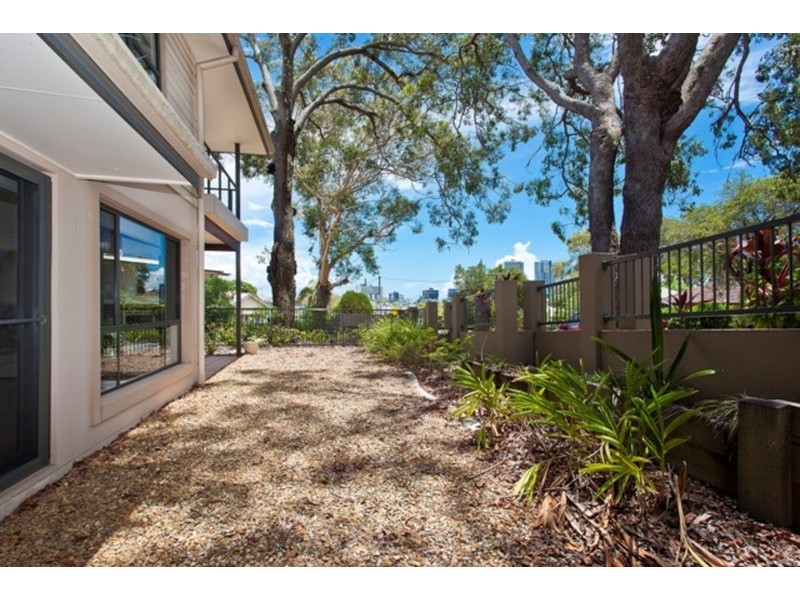 1/6 Egerton Street, Southport QLD 4215