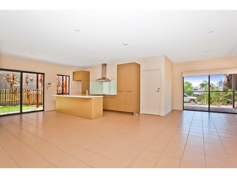 1/6 Egerton Street, Southport QLD 4215