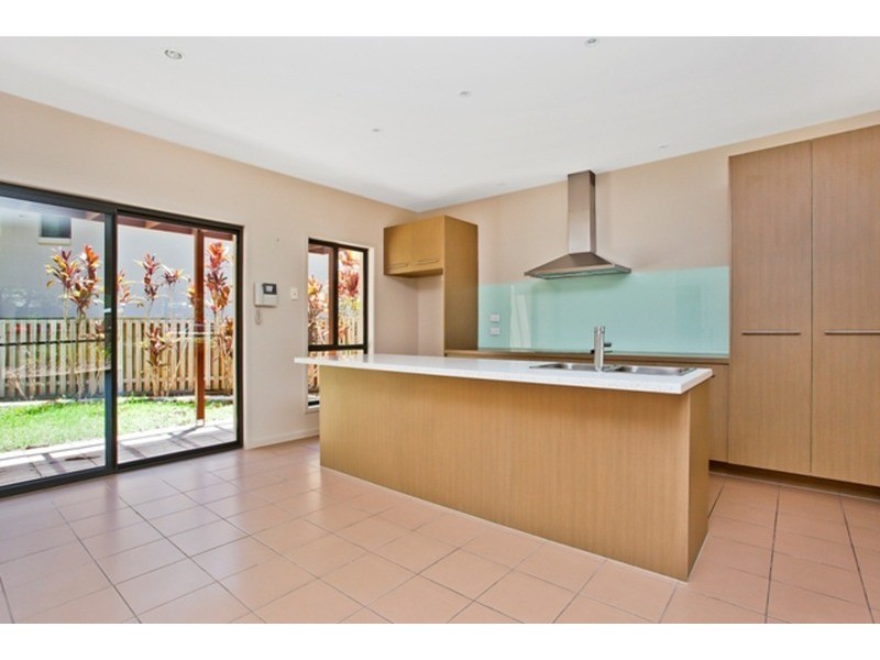 1/6 Egerton Street, Southport QLD 4215