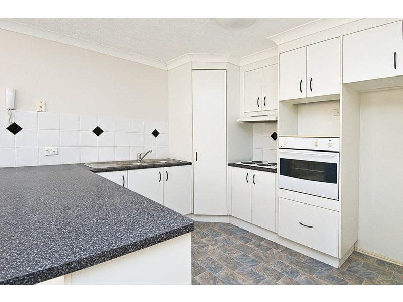 2/40 Little Norman Street, Southport QLD 4215