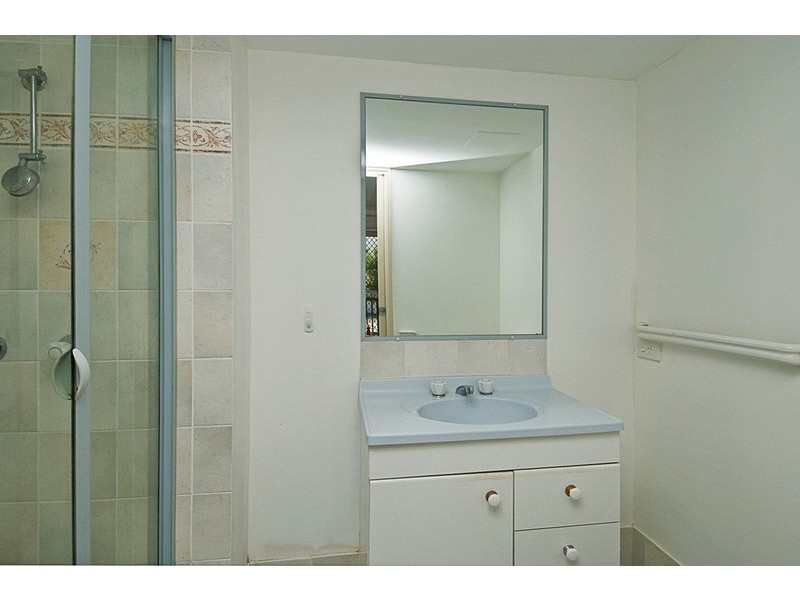 2/40 Little Norman Street, Southport QLD 4215