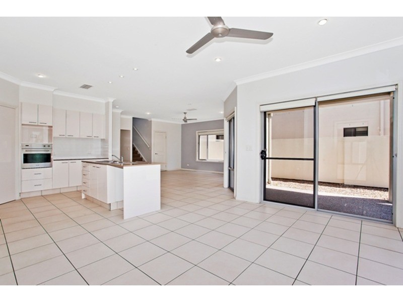 3 Zane Street, Molendinar QLD 4214