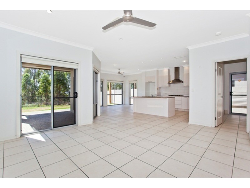 3 Zane Street, Molendinar QLD 4214