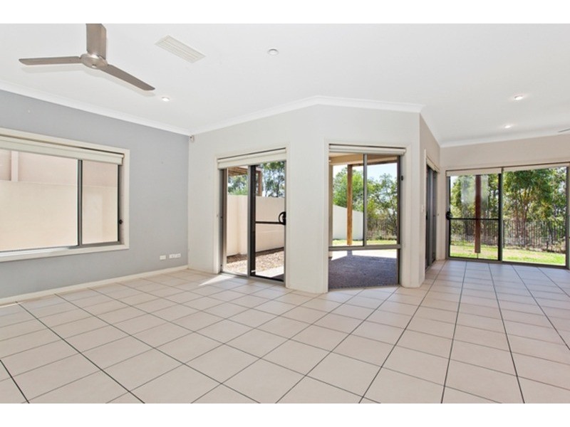 3 Zane Street, Molendinar QLD 4214