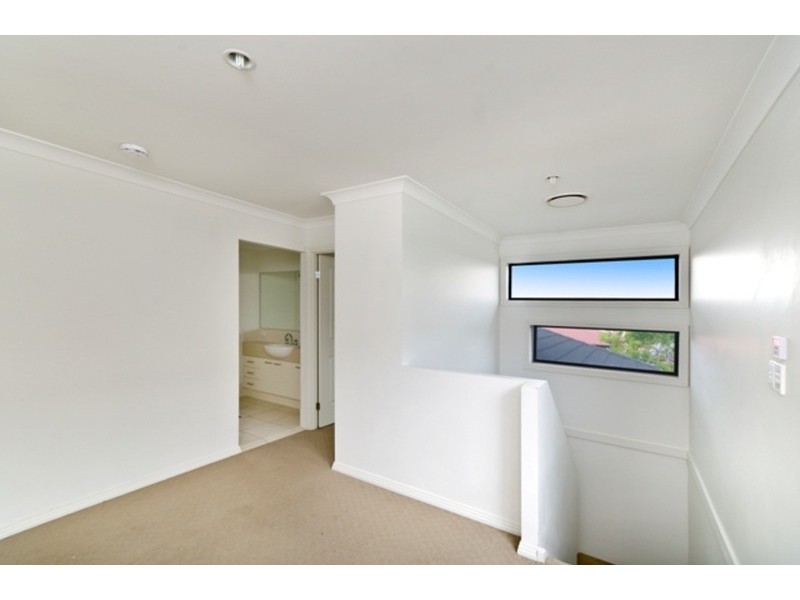 5 Zane Street, Molendinar QLD 4214