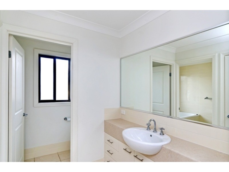 5 Zane Street, Molendinar QLD 4214