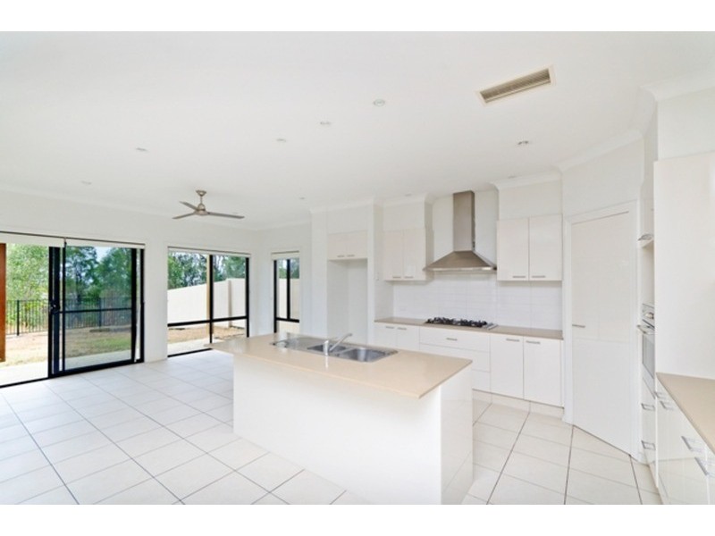 5 Zane Street, Molendinar QLD 4214