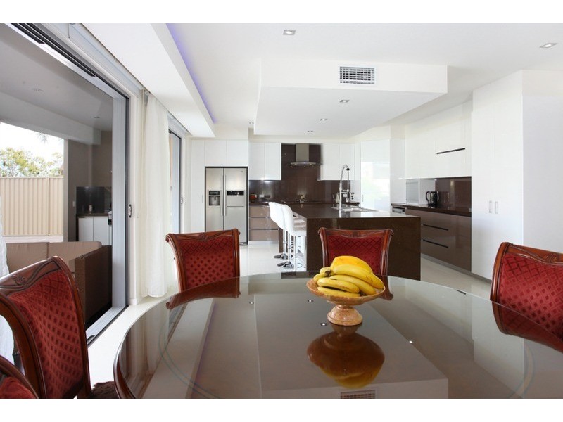 9 Lotus Key, Broadbeach Waters QLD 4218