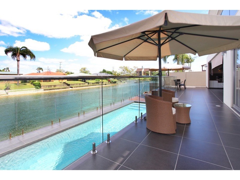 9 Lotus Key, Broadbeach Waters QLD 4218