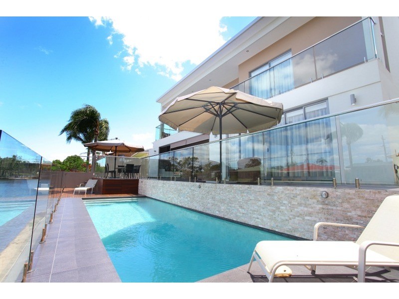9 Lotus Key, Broadbeach Waters QLD 4218