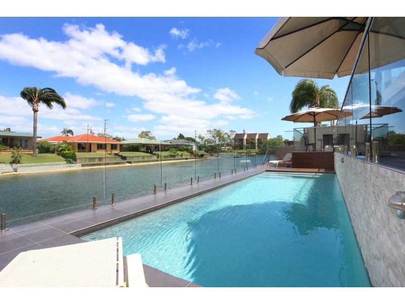 9 Lotus Key, Broadbeach Waters QLD 4218
