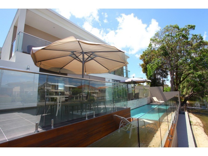 9 Lotus Key, Broadbeach Waters QLD 4218