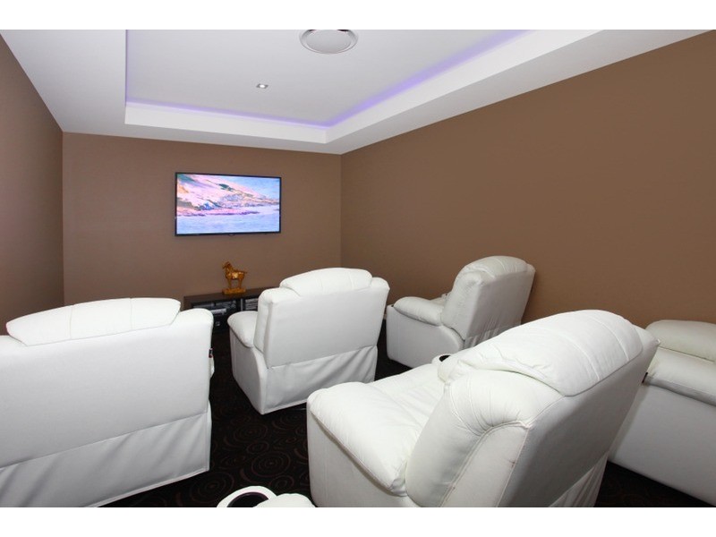 9 Lotus Key, Broadbeach Waters QLD 4218