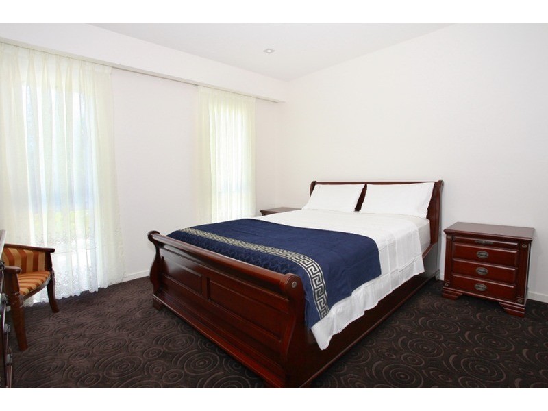 9 Lotus Key, Broadbeach Waters QLD 4218