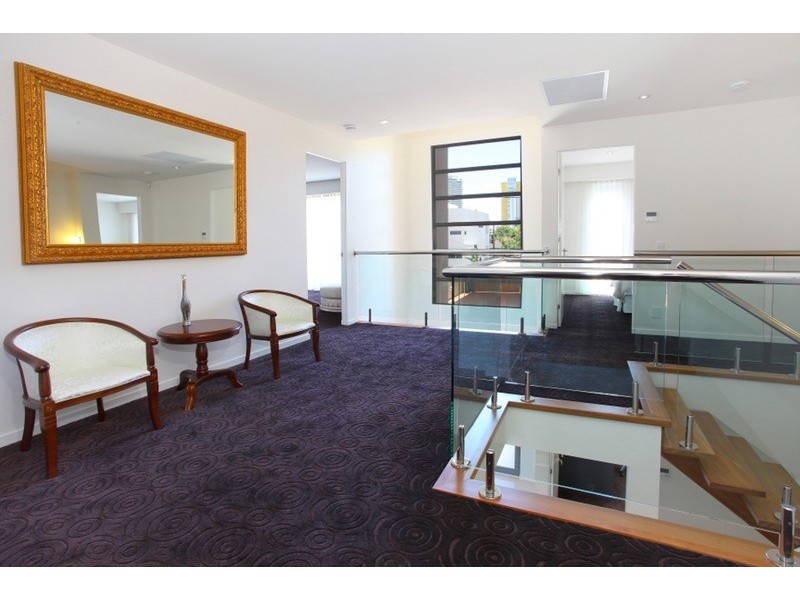 9 Lotus Key, Broadbeach Waters QLD 4218